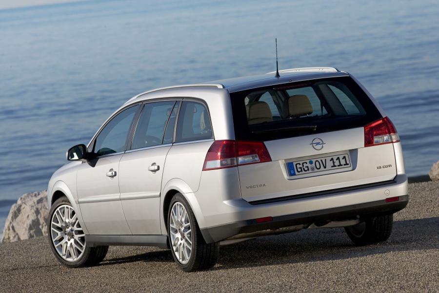  Opel Vectra Station Wagon 2005 года  (фото 23 из 33)